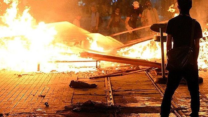 İstanbul&#039;da 100 ayrı adrese Gezi operasyonu, 30 gözaltı
