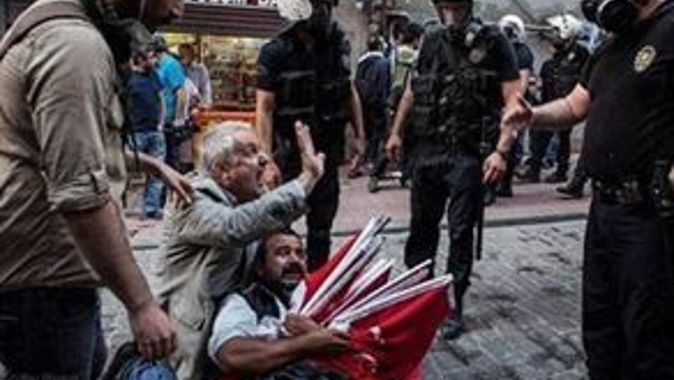 Gezi&#039;de bayrak satan şahıs serbest bırakıldı