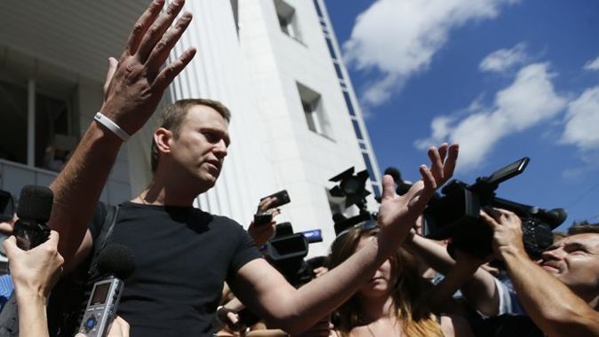 Kremlin karşıtı Navalnı tutuksuz yargılanacak