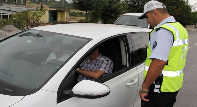Polis kemer takmayan sürücülerine ceza yağdırdı
