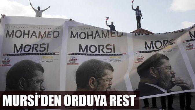 Mısır Cumhurbaşkanı Mursi&#039;den orduya rest