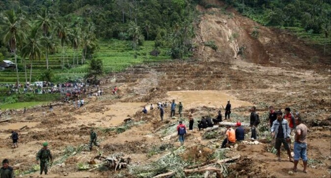 Endonezya&#039;daki sel ve toprak kaymasında 10 ölü