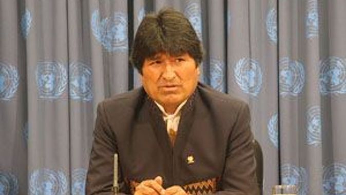 Morales ülkesine döndü