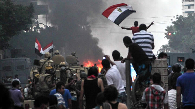 Mursi yanlıları Mısır&#039;da Başkanlık Sarayı&#039;nı kuşattı