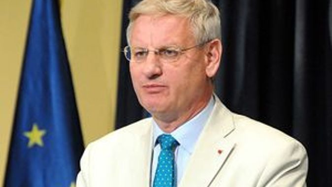 Carl Bildt&#039;ten, AB&#039;ye sert eleştiri