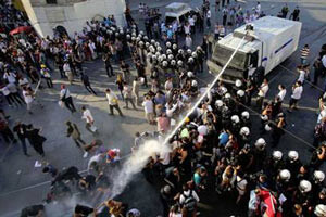 Taksim&#039;de son durum, polis müdahale etti, gözaltılar var
