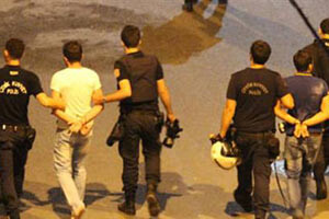 Taksim&#039;de polisle çatışan 8 eylemci tutuklandı