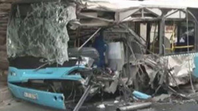 Fatih&#039;te otobüs kazası, 20 yaralı