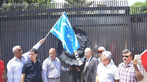 Türkmenler&#039;den Irak Büyükelçiliği önünde protesto