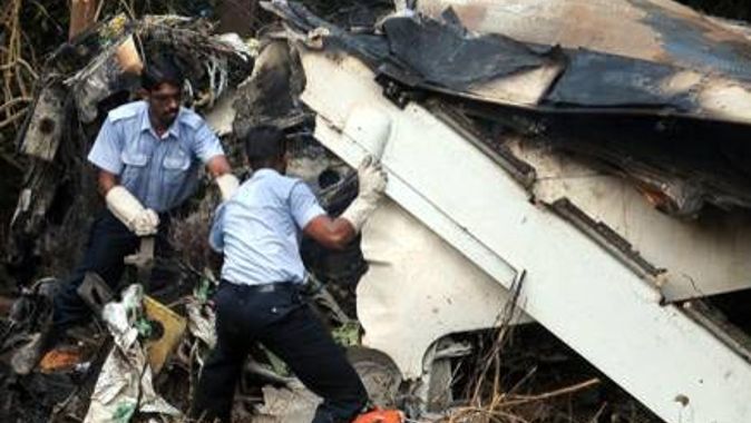 Hindistan&#039;da otel çöktü, ölü sayısı 17&#039;ye çıktı