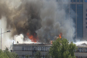 Devlet Hava Meydanları İşletmesi binası yanıyor