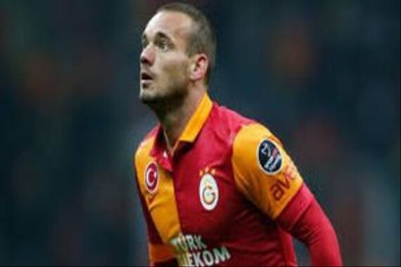 Sneijder yeni kramponlarını tanıttı