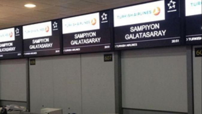 Galatasaray&#039;a havaalanında büyük sürpriz
