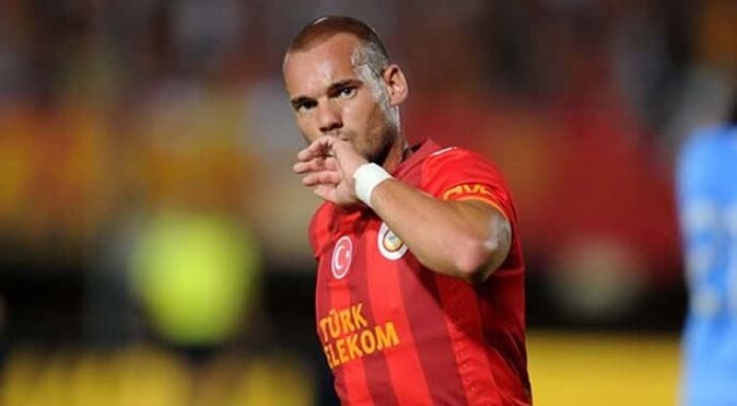 Galatasaray&#039;ın yıldızı Sneijder için Arsenal iddiası
