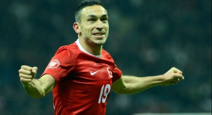 Milli futbolcu Mevlüt Erdinç yeni takımına imza atıyor
