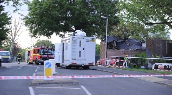 İngiltere&#039;deki cami saldırısına üç gözaltı