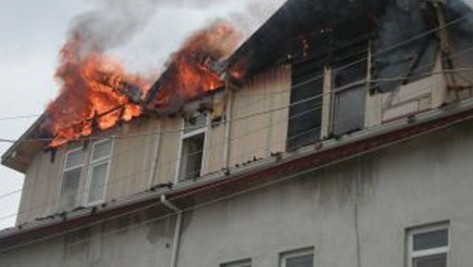 Sakarya&#039;da binada çıkan yangın korkuttu
