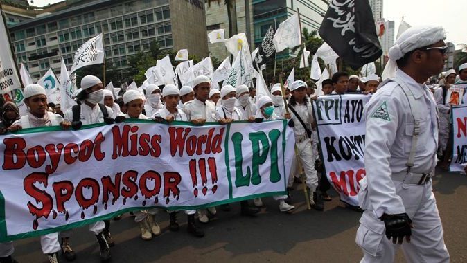 Endonezya&#039;da &#039;Miss World&#039; protestosu büyüyor
