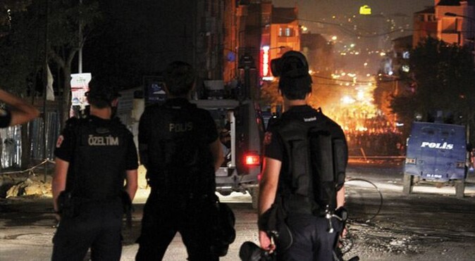 Gazi Mahallesi yine karıştı, eylemciler polise bomba attı