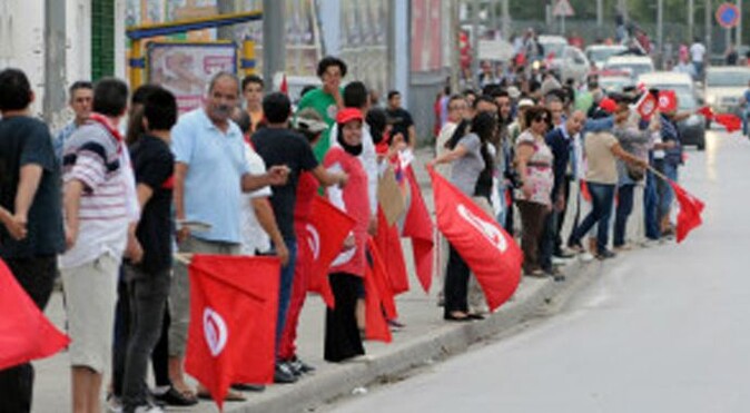 Tunus&#039;ta hükümet istifaya çağrılıyor