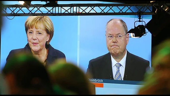 Merkel rakibi Steinbrück ile karşı karşıya geldi