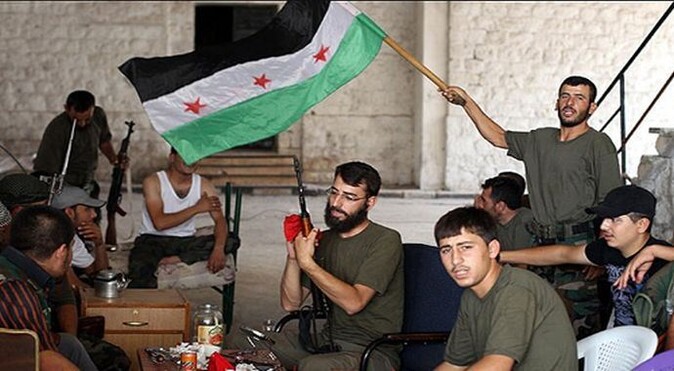 Suriye&#039;de muhalifler askeri merkeze ele geçirdi