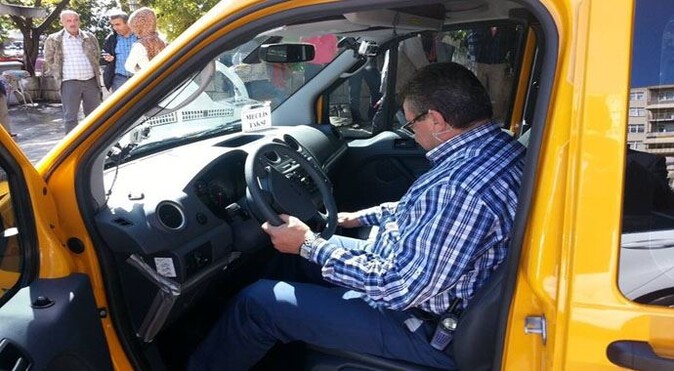 CHP&#039;li Milletvekili taksi şoförü oldu