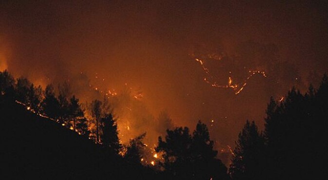 Kumluca&#039;daki orman yangını sürüyor