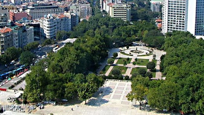 Akşam kapatılan Gezi Parkı açıldı