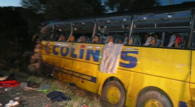 Seçim otobüsü yolcu otobüsüyle çarpıştı, 9 ölü