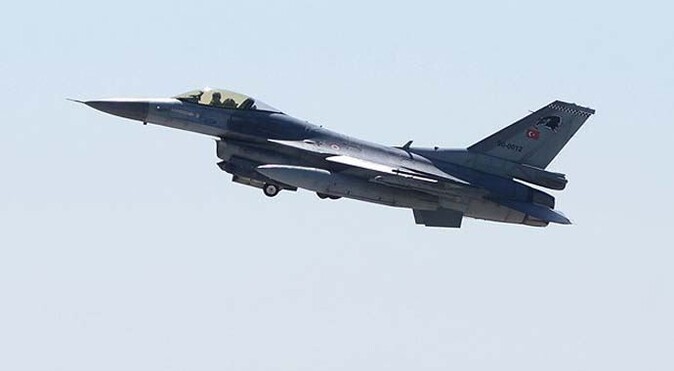 Yunan F-16&#039;larından Türk uçağına taciz
