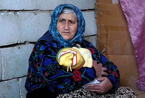 Sokakta kalan Suriyeliler, aç-susuz ölümü bekliyor