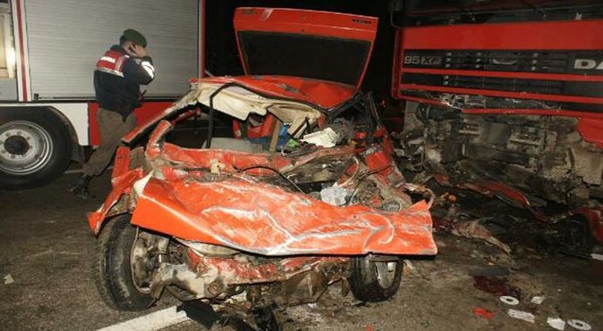 Sapanca&#039;daki zincirleme kazada 2 kişi öldü, 3 kişi yaralandı