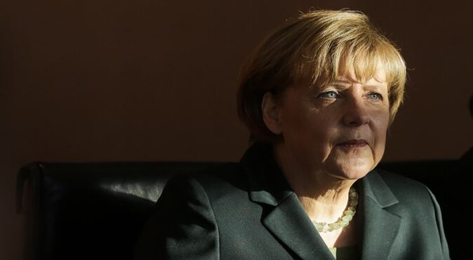 Merkel&#039;in yatağına gizlice giren Türk kim?