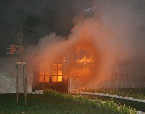 İzmir&#039;de iş yeri yangını, hasara yol açtı