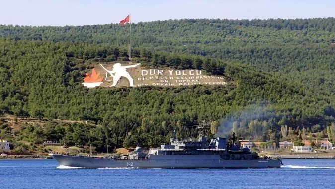 2 Rus savaş gemisi Çanakkale Boğazı&#039;ndan geçti 