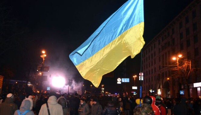 Ukrayna&#039;da polis ile eylemciler 12 saattir çatışıyor