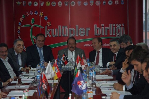 Kulüpler Birliği&#039;nde Hacıosmanoğlu-Demirören kavgası!