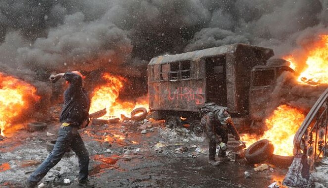 Ukrayna&#039;da olaylar durmuyor, meydandan alevler yükseliyor!