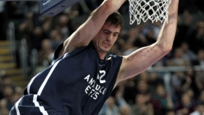 Anadolu Efes basketbolcu Barac, ameliyat oldu