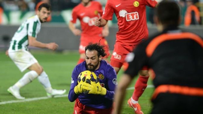 Bursa&#039;da ilginç maç! Servet Çetin penaltı kurtardı