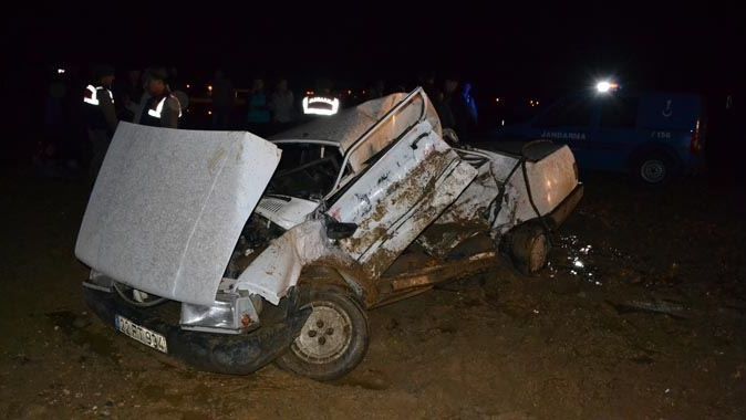 Çanakkale&#039;de feci kaza kamyon otomobil ile çapıştı 4 ölü var