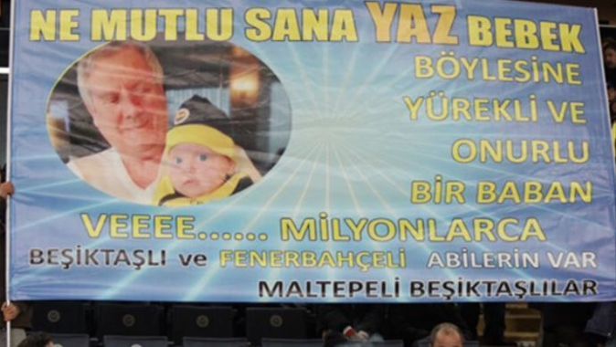 Beşiktaş taraftarları Kadıköy&#039;de Aziz Yıldırım pankartı açtı