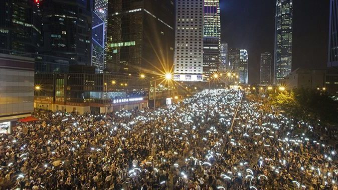Hong Kong ulusal güne protestolarla başladı