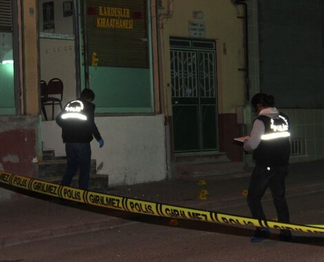 Eskişehir&#039;de bir kahvehaneye saldırdılar, yaralılar var
