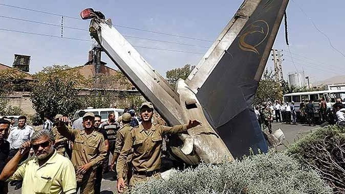 İran&#039;da uçak düştü: 7 ölü