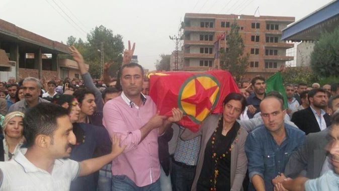 YPG&#039;linin cenazesini milletvekilleri omuzunda taşıdı!