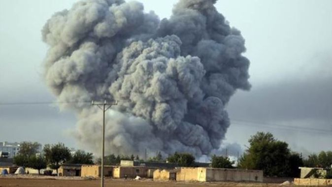 Savaş uçakları IŞİD&#039;i Kobani&#039;de 21 kez vurdu