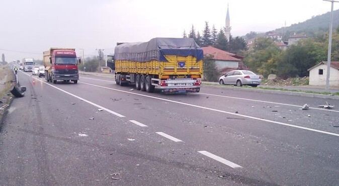 Konya&#039;da TIR otomobili biçti, 1 ölü var