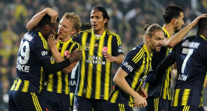 Fenerbahçe Cüneyt Çakır&#039;la gülüyor